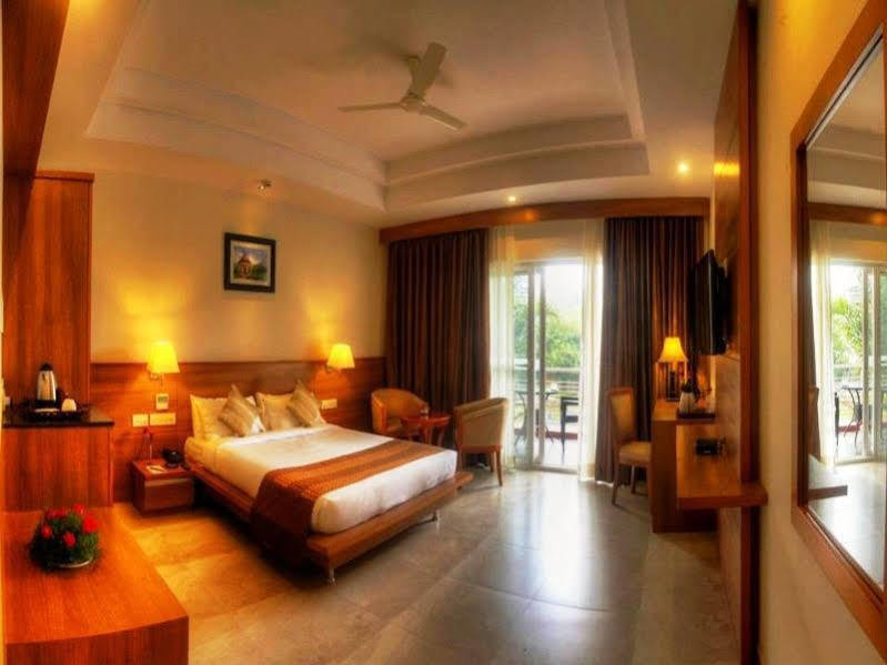 Hotel Le Ruchi The Prince Mysore Exterior foto